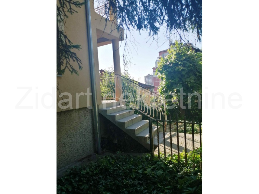 Будинок, 1313 м², 95 000$ — FAKTOR